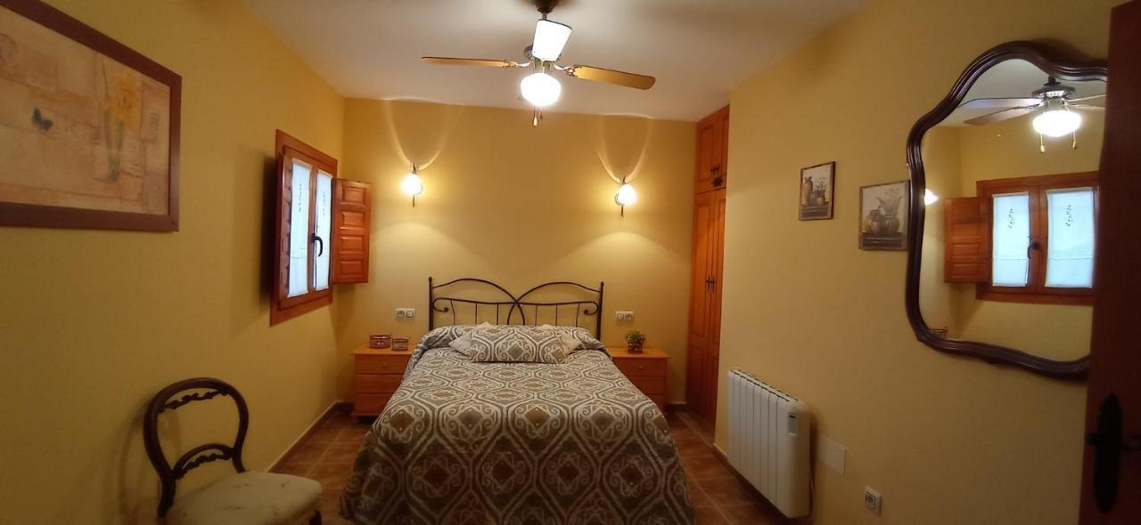 Casa Camille.Villares Elche De La Sierra Luaran gambar