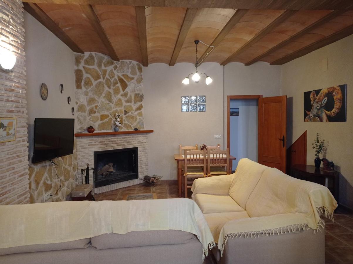 Casa Camille.Villares Elche De La Sierra Luaran gambar