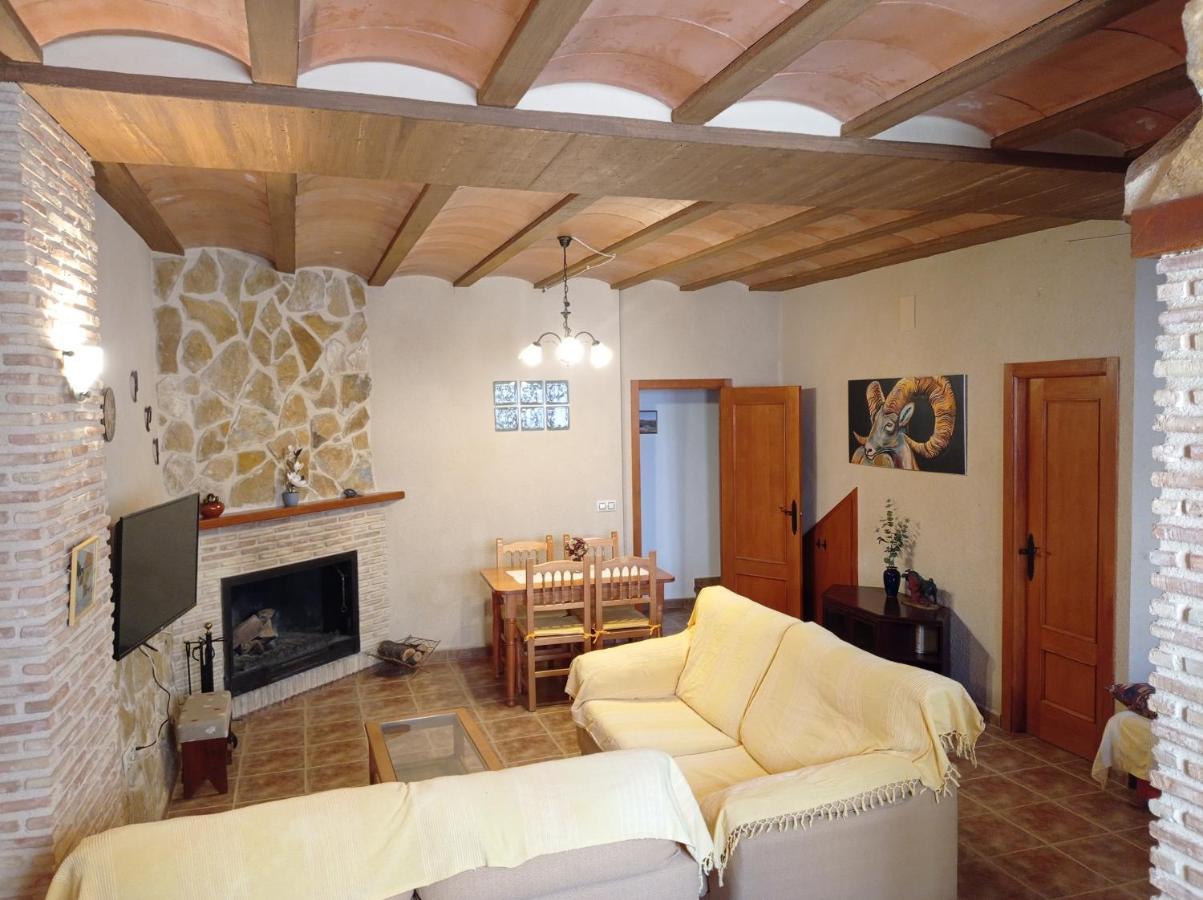 Casa Camille.Villares Elche De La Sierra Luaran gambar